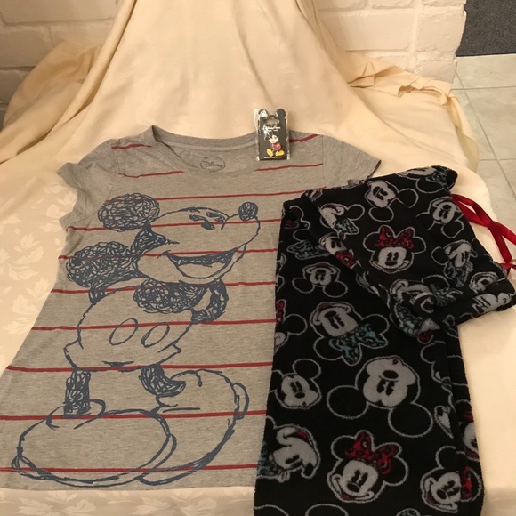Disney lounge set with collectible pin